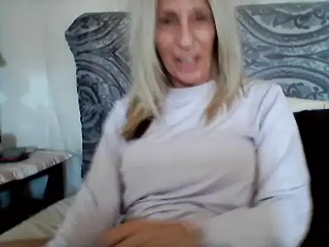 Snapshot of Sweet-Ginger chatting on 02.20.25 Sweet-Ginger online show from 02.20.25