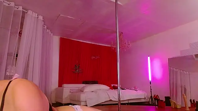 Snapshot of Sweet-Ginger chatting on 09.14.25 Sweet-Ginger online show from 09.14.25