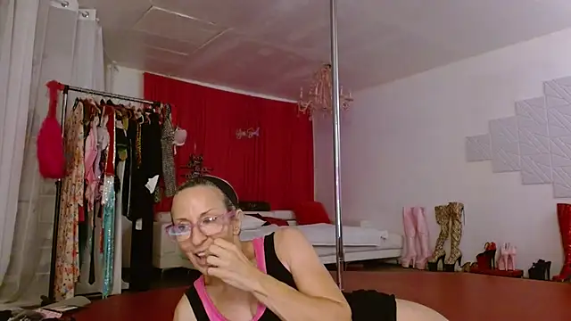 Snapshot of Sweet-Ginger chatting on 10.28.25 Sweet-Ginger online show from 10.28.25