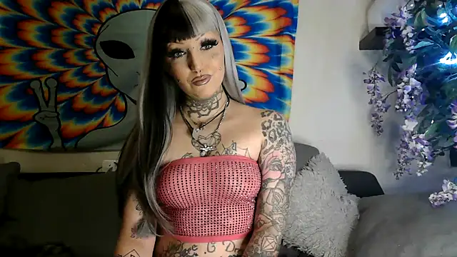 Snapshot of RoxxyInk chatting on 01.09.25 RoxxyInk online show from 01.09.25