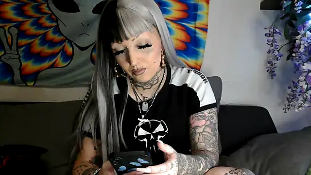 Snapshot of RoxxyInk chatting on 01.13.25 RoxxyInk online show from 01.13.25