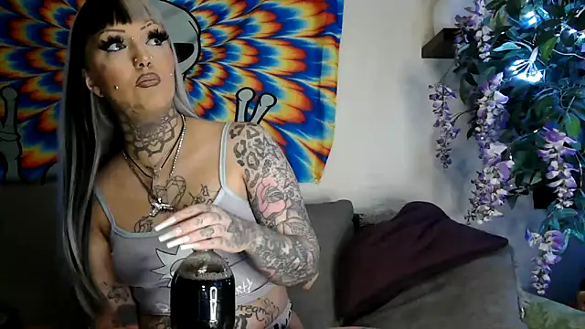 Snapshot of RoxxyInk chatting on 01.14.25 RoxxyInk online show from 01.14.25