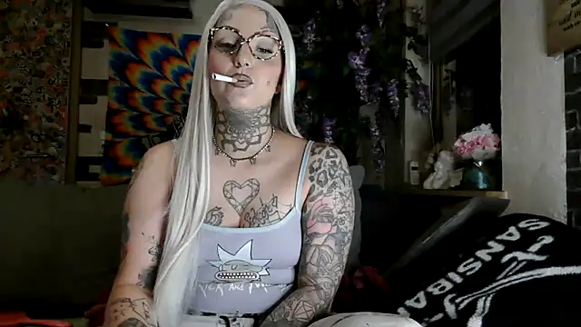 Snapshot of RoxxyInk chatting on 09.28.25 RoxxyInk online show from 09.28.25