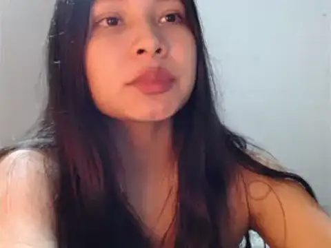 Snapshot of evolet01 chatting on 12.12.24 evolet01 online show from 12.12.24