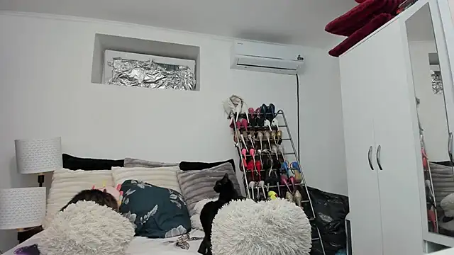 juliahayessxx online show from 09.10.25