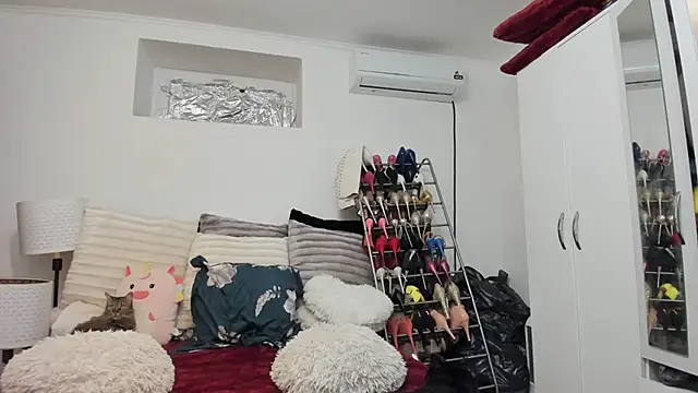 juliahayessxx online show from 10.22.25