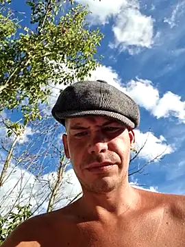 Snapshot of viraglaci18@xh chatting on 09.17.25 viraglaci18xh online show from 09.17.25