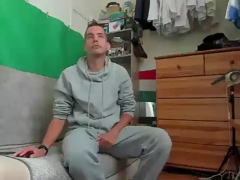 Snapshot of viraglaci18@xh chatting on 10.03.25 viraglaci18xh online show from 10.03.25