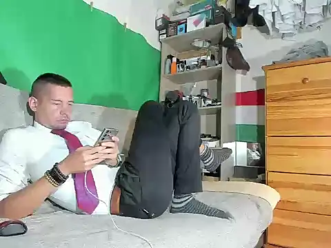 Snapshot of viraglaci18@xh chatting on 10.05.25 viraglaci18xh online show from 10.05.25