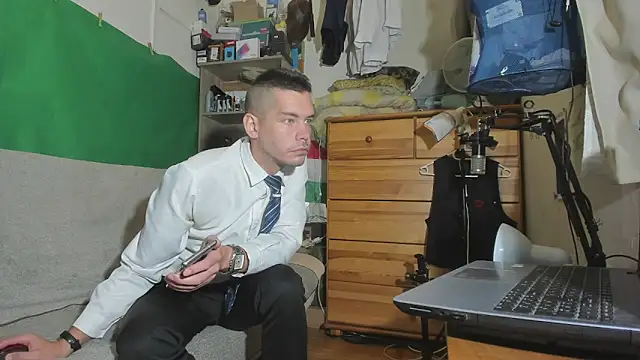 Snapshot of viraglaci18@xh chatting on 11.03.25 viraglaci18xh online show from 11.03.25