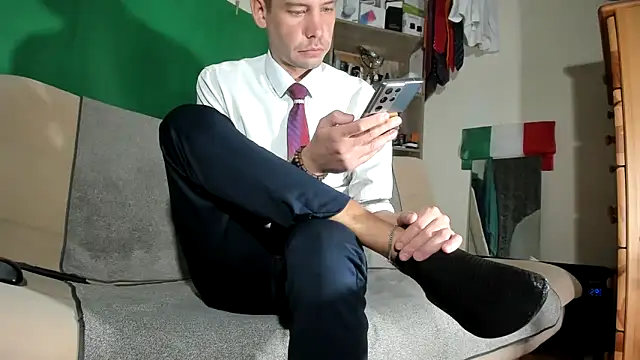 Snapshot of viraglaci18@xh chatting on 11.12.25 viraglaci18xh online show from 11.12.25