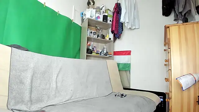 Snapshot of viraglaci18@xh chatting on 11.15.25 viraglaci18xh online show from 11.15.25