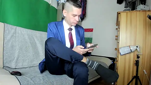 Snapshot of viraglaci18@xh chatting on 11.18.25 viraglaci18xh online show from 11.18.25