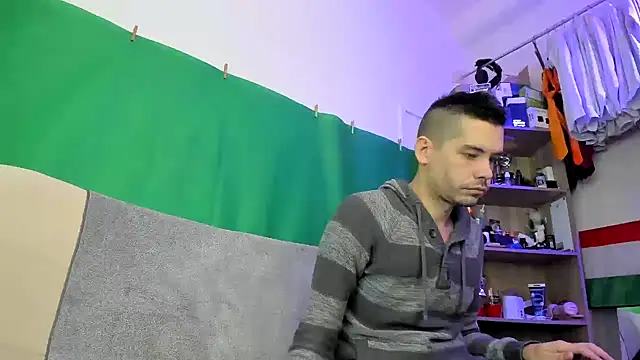 Snapshot of viraglaci18@xh chatting on 11.23.25 viraglaci18xh online show from 11.23.25