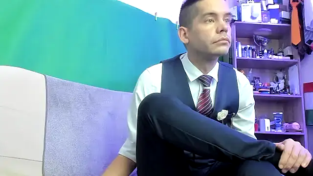 Snapshot of viraglaci18@xh chatting on 11.24.25 viraglaci18xh online show from 11.24.25