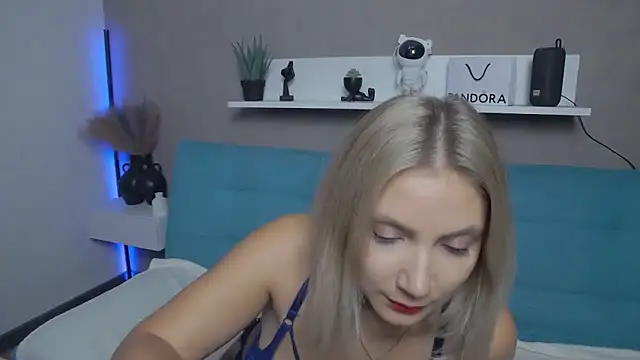 Snapshot of DakotaMae chatting on 12.06.24 DakotaMae online show from 12.06.24