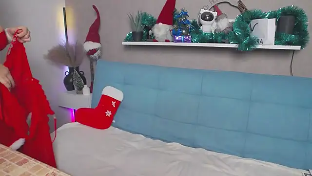 Snapshot of DakotaMae chatting on 12.25.24 DakotaMae online show from 12.25.24