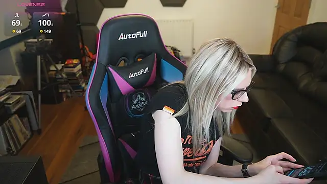 Snapshot of KelseyCobalt chatting on 12.03.24 KelseyCobalt online show from 12.03.24