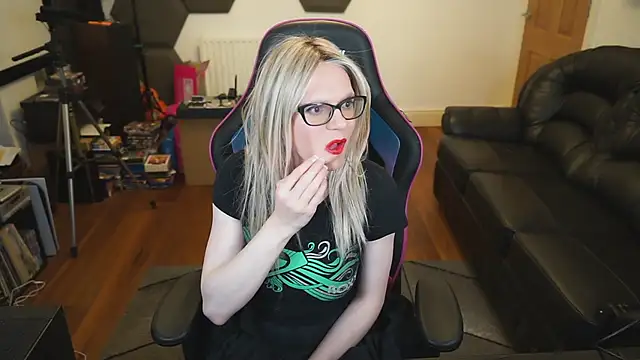 Snapshot of KelseyCobalt chatting on 12.07.24 KelseyCobalt online show from 12.07.24