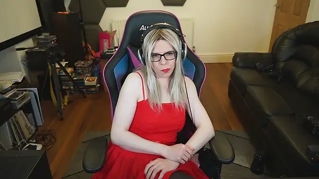 Snapshot of KelseyCobalt chatting on 12.11.24 KelseyCobalt online show from 12.11.24