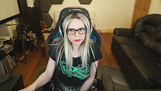 Snapshot of KelseyCobalt chatting on 02.06.25 KelseyCobalt online show from 02.06.25