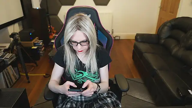 Snapshot of KelseyCobalt chatting on 02.06.25 KelseyCobalt online show from 02.06.25