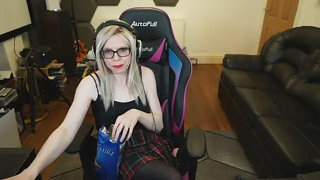 Snapshot of KelseyCobalt chatting on 02.13.25 KelseyCobalt online show from 02.13.25