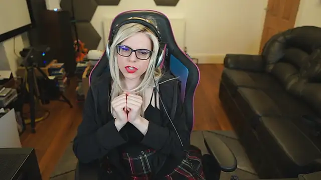 Snapshot of KelseyCobalt chatting on 02.16.25 KelseyCobalt online show from 02.16.25