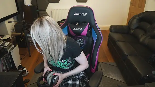 Snapshot of KelseyCobalt chatting on 03.01.25 KelseyCobalt online show from 03.01.25