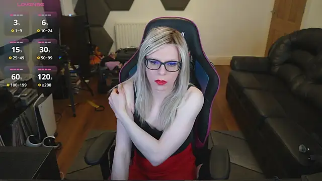 Snapshot of KelseyCobalt chatting on 03.09.25 KelseyCobalt online show from 03.09.25