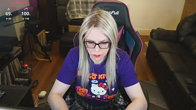 Snapshot of KelseyCobalt chatting on 09.16.25 KelseyCobalt online show from 09.16.25