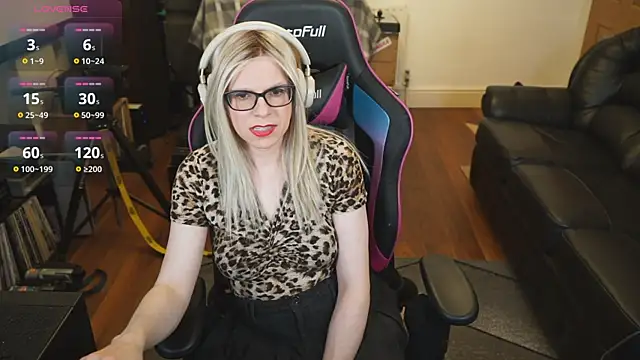 Snapshot of KelseyCobalt chatting on 09.27.25 KelseyCobalt online show from 09.27.25