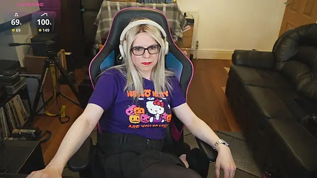 Snapshot of KelseyCobalt chatting on 09.30.25 KelseyCobalt online show from 09.30.25