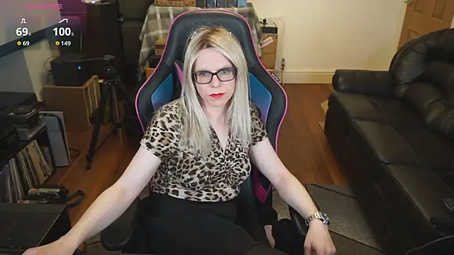 Snapshot of KelseyCobalt chatting on 10.09.25 KelseyCobalt online show from 10.09.25