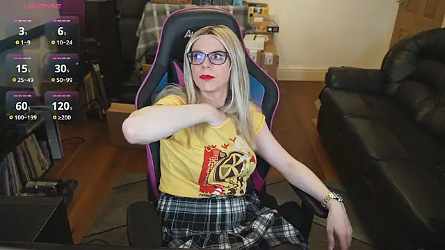 Snapshot of KelseyCobalt chatting on 10.18.25 KelseyCobalt online show from 10.18.25