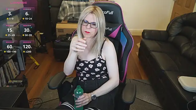 Snapshot of KelseyCobalt chatting on 11.04.25 KelseyCobalt online show from 11.04.25