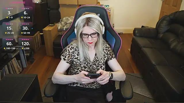 Snapshot of KelseyCobalt chatting on 12.18.25 KelseyCobalt online show from 12.18.25