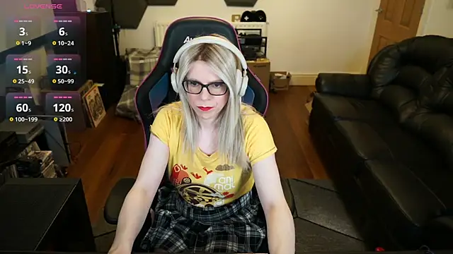 Snapshot of KelseyCobalt chatting on 05.18.26 KelseyCobalt online show from 05.18.26