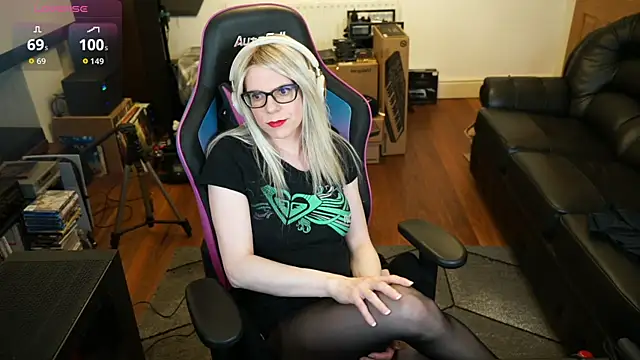 Snapshot of KelseyCobalt chatting on 06.04.26 KelseyCobalt online show from 06.04.26