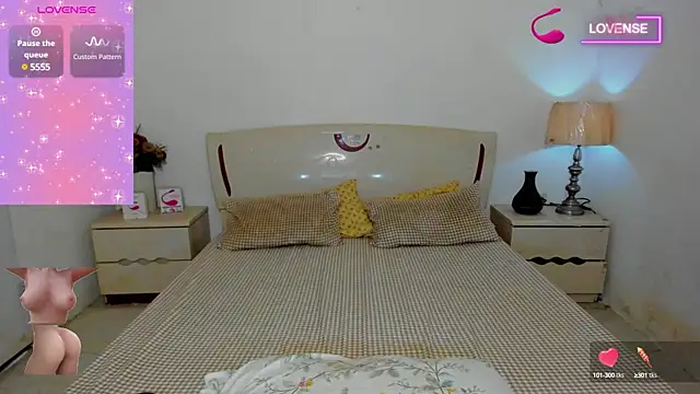 Snapshot of MiracleTs4U chatting on 02.11.25 MiracleTs4U online show from 02.11.25