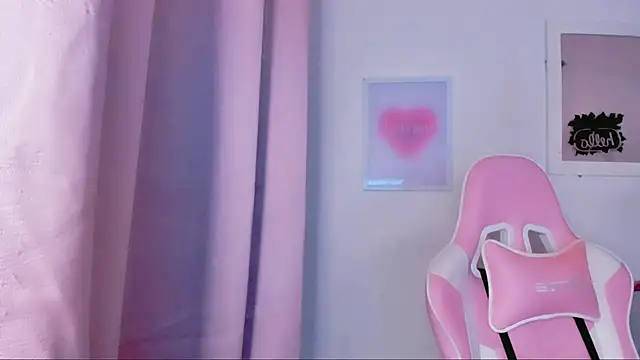 Snapshot of dulce_doll1 chatting on 02.05.25 dulce doll1 online show from 02.05.25