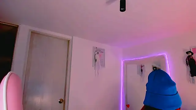 Snapshot of dulce_doll1 chatting on 10.25.25 dulce doll1 online show from 10.25.25