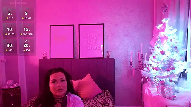 Snapshot of _MelinaCurves_ chatting on 12.17.24 MelinaCurves online show from 12.17.24