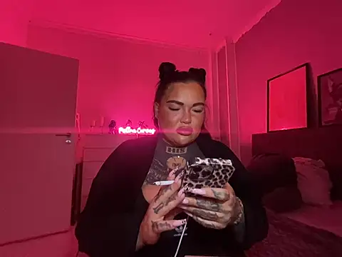 Snapshot of _MelinaCurves_ chatting on 01.08.25 MelinaCurves online show from 01.08.25