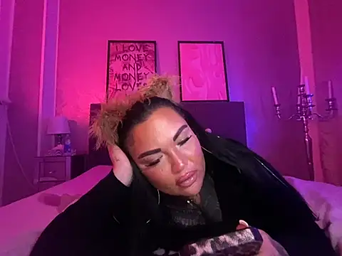 Snapshot of _MelinaCurves_ chatting on 01.27.25 MelinaCurves online show from 01.27.25