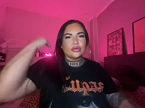 Snapshot of _MelinaCurves_ chatting on 02.06.25 MelinaCurves online show from 02.06.25