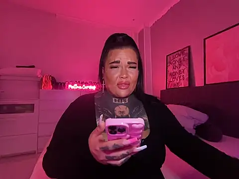 Snapshot of _MelinaCurves_ chatting on 02.10.25 MelinaCurves online show from 02.10.25