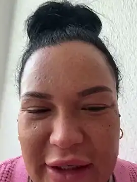 Snapshot of _MelinaCurves_ chatting on 02.20.25 MelinaCurves online show from 02.20.25