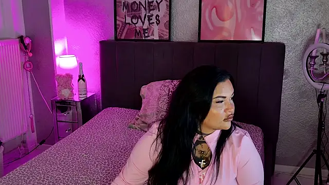 Snapshot of _MelinaCurves_ chatting on 02.28.25 MelinaCurves online show from 02.28.25