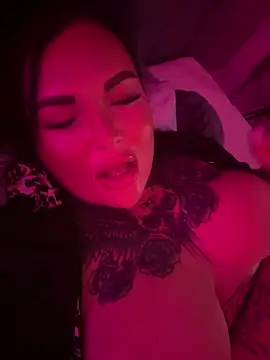 Snapshot of _MelinaCurves_ chatting on 03.10.25 MelinaCurves online show from 03.10.25